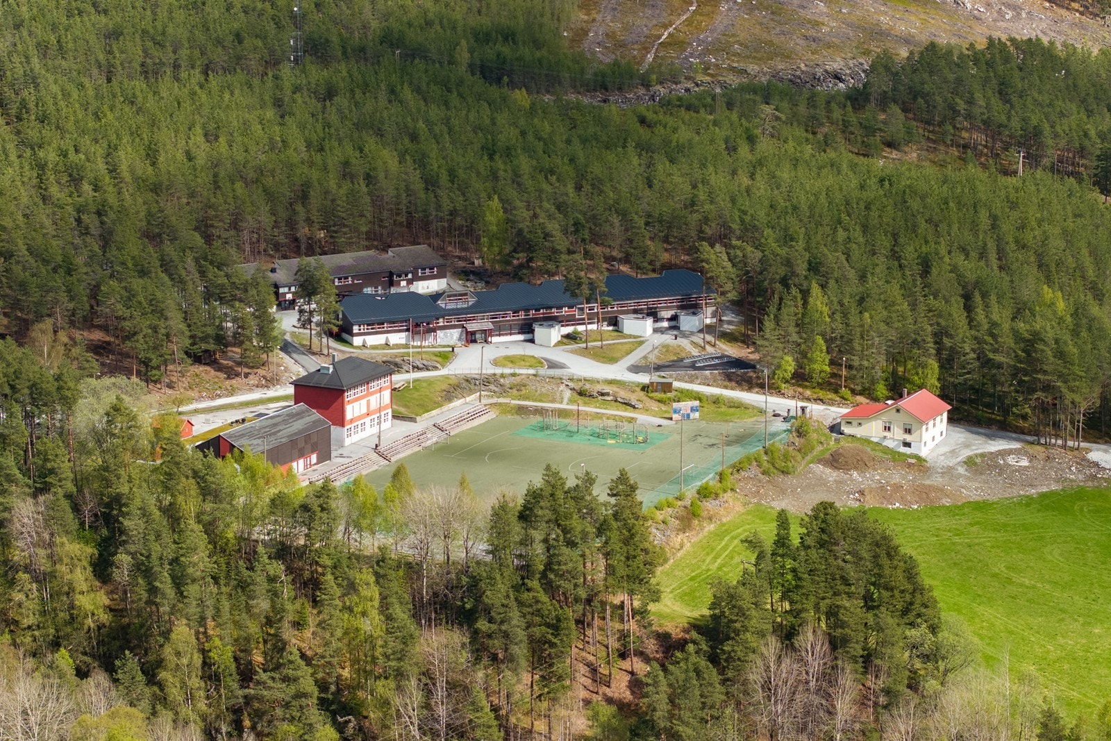Det er også kort avstand til Kaupanger skule. Galleribilde