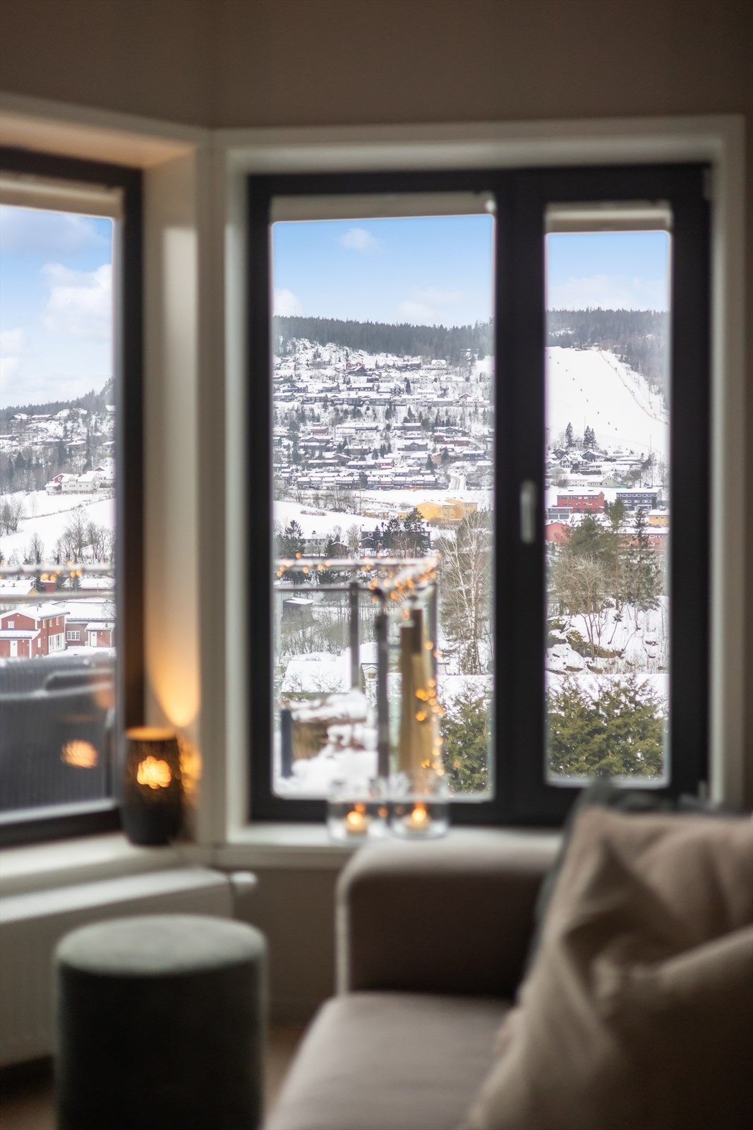 Nydelig utsikt mot Lommedalen skisenter fra sofakroken også. Galleribilde