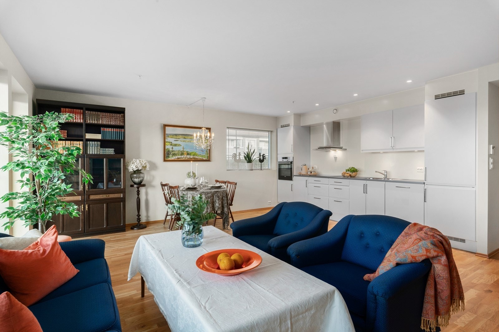 Det er downlights på kjøkkenet. Galleribilde