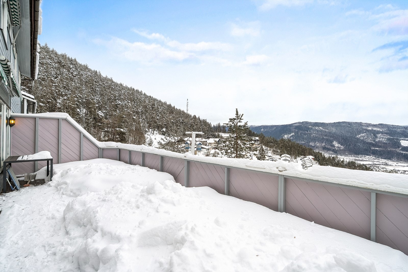 Stor terrasse i front på ca. 31 kvm. Galleribilde