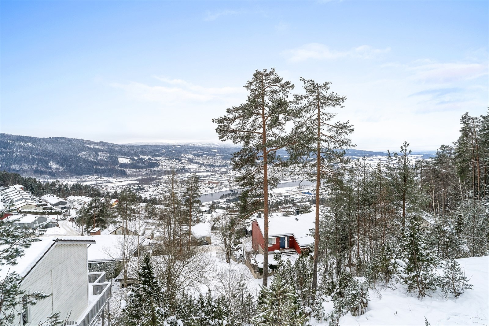 Utsikt fra eiendommen. Galleribilde