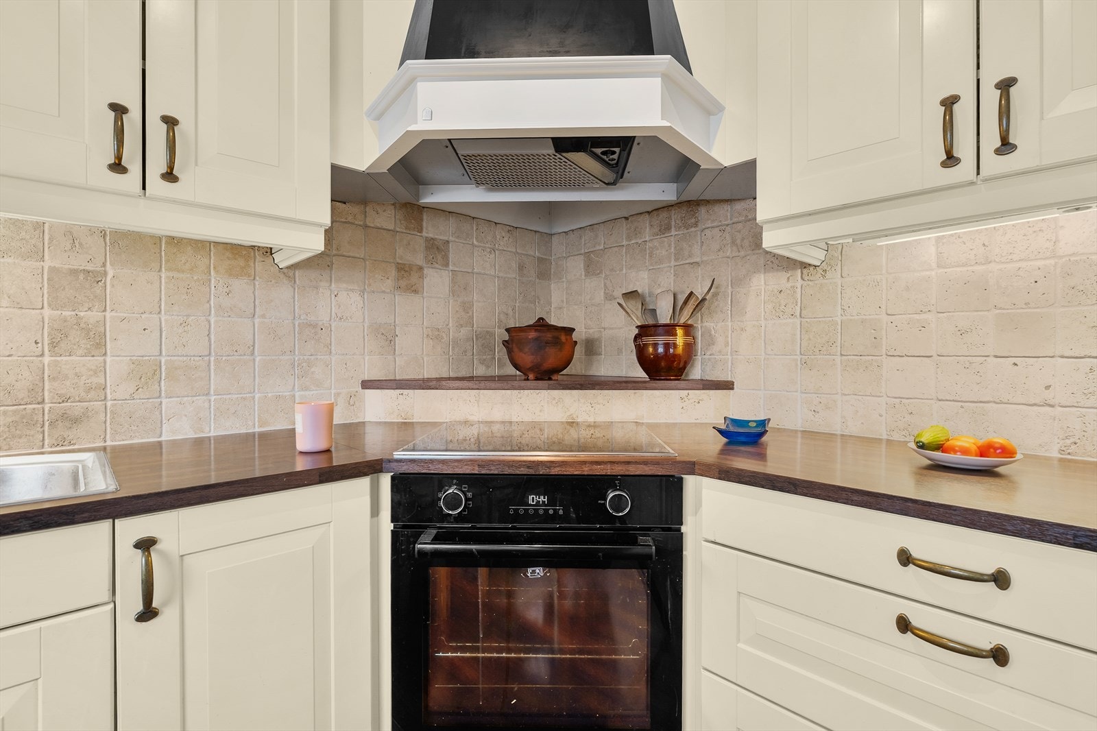 Innredning fra Fiorin med integrerte hvitevarer. Galleribilde