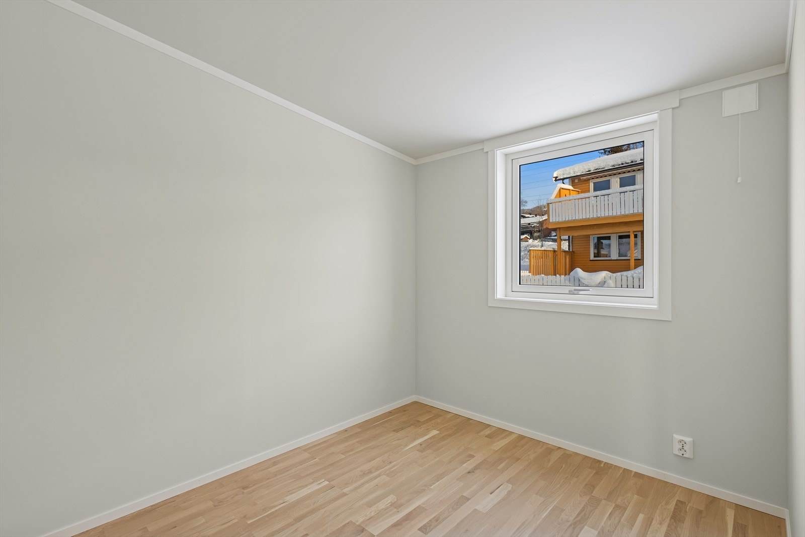 Soverom 1 er del av tilbygget fra 2025. Ypperlig som barnerom, gjesterom, kontor eller lignende. Galleribilde