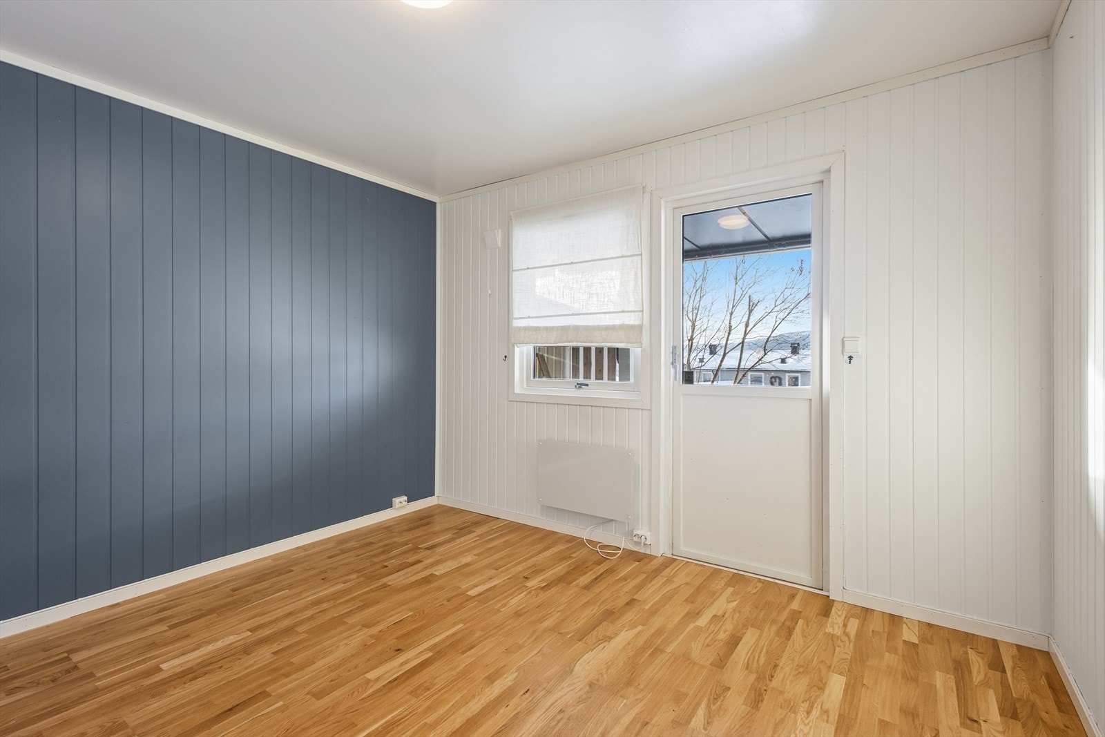 Soverom 3 er også av god størrelse og har utgang til terrasse og hage. Galleribilde