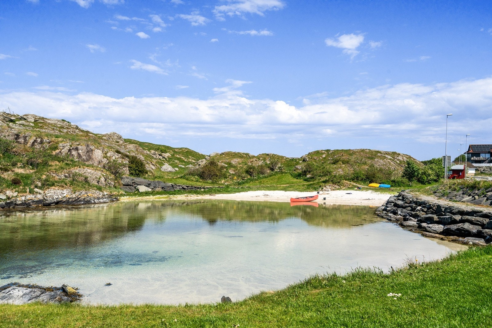 En av flere populære badeplasser. Galleribilde