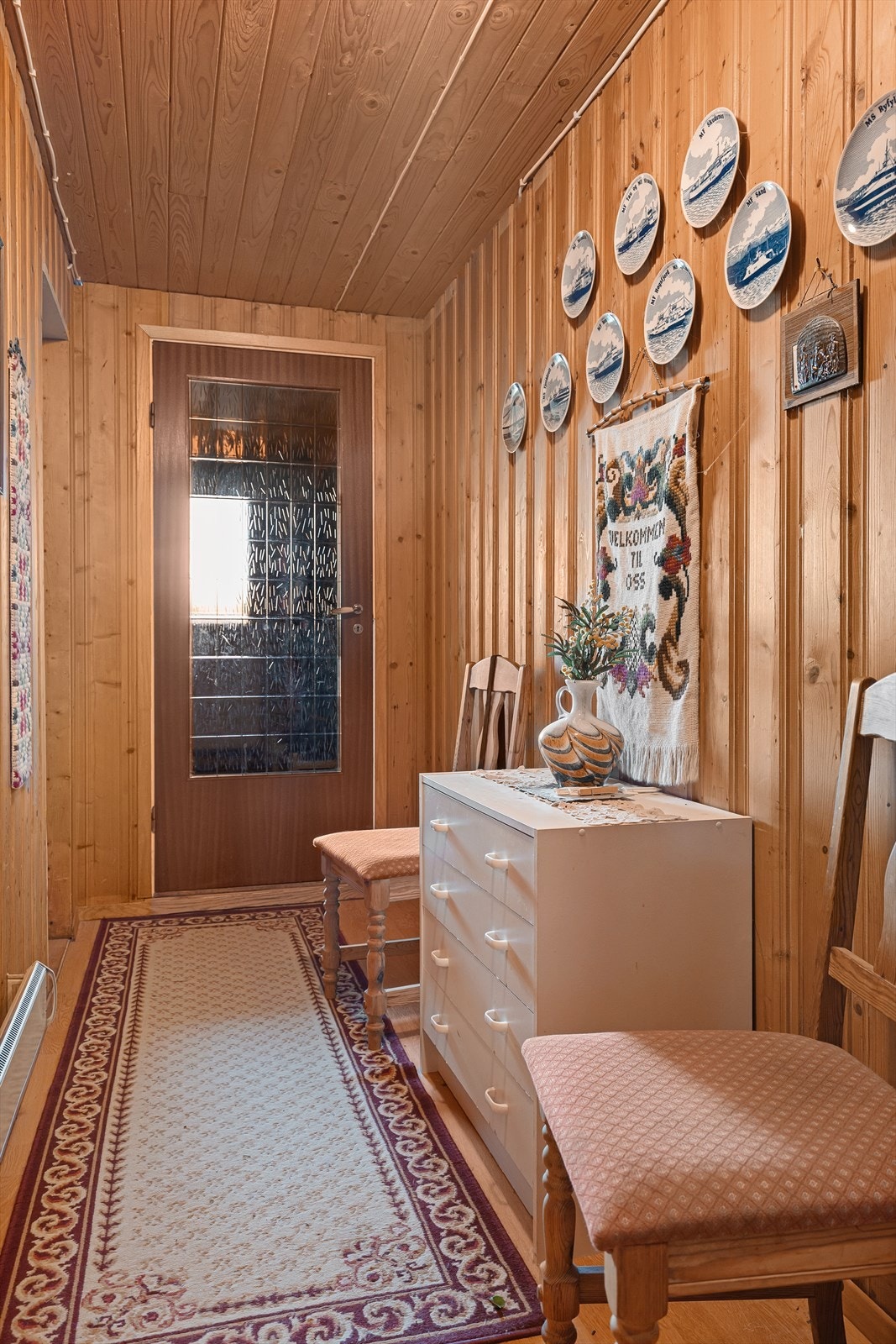 Gang underetasje. Galleribilde