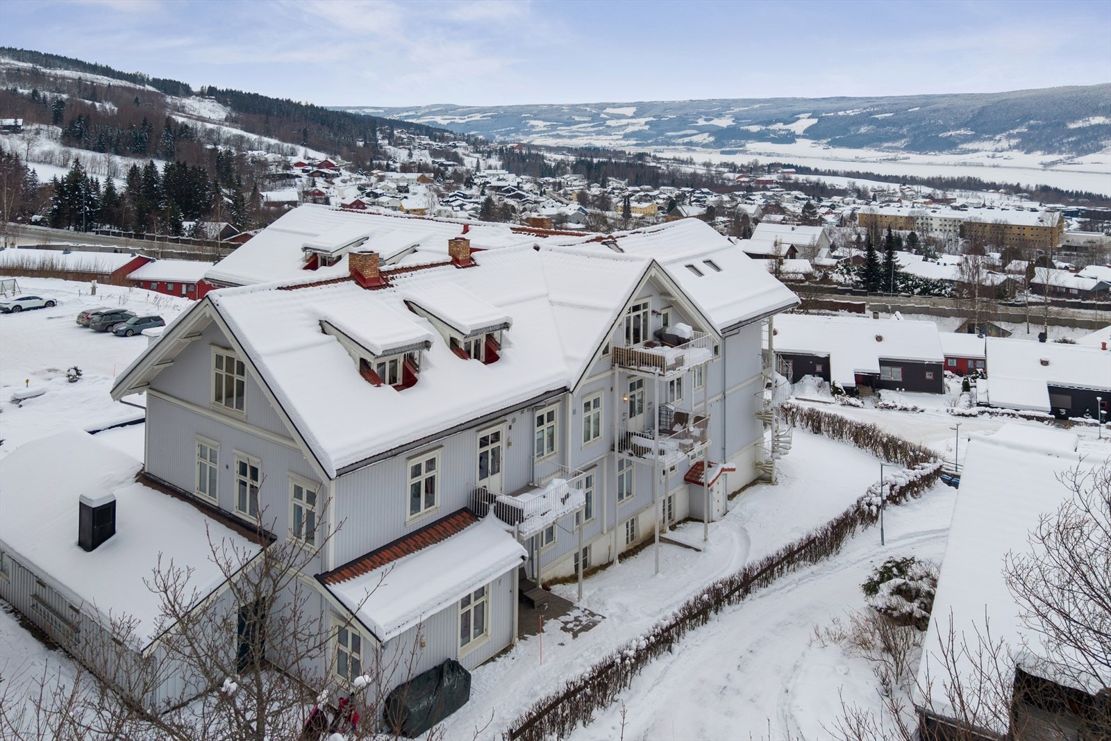 Bakkalykkja 13F er en 3-roms eierleilighet beliggende i det historiske Villa Langseth. Galleribilde