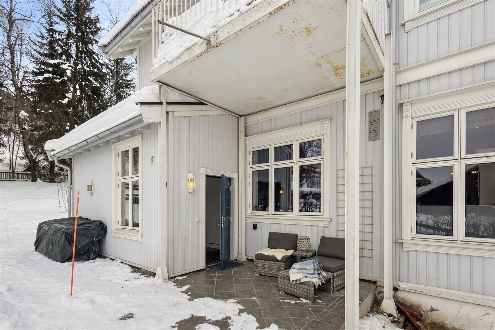 Eiendommen har egen privat inngang og ligger nordvendt. Galleribilde