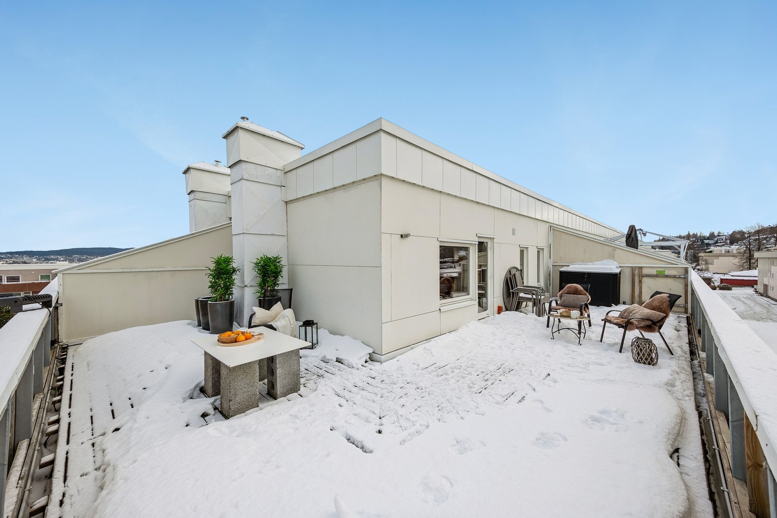 Her får du en leilighet med smarte løsninger, fantastisk utsikt og en romslig takterrasse. Galleribilde