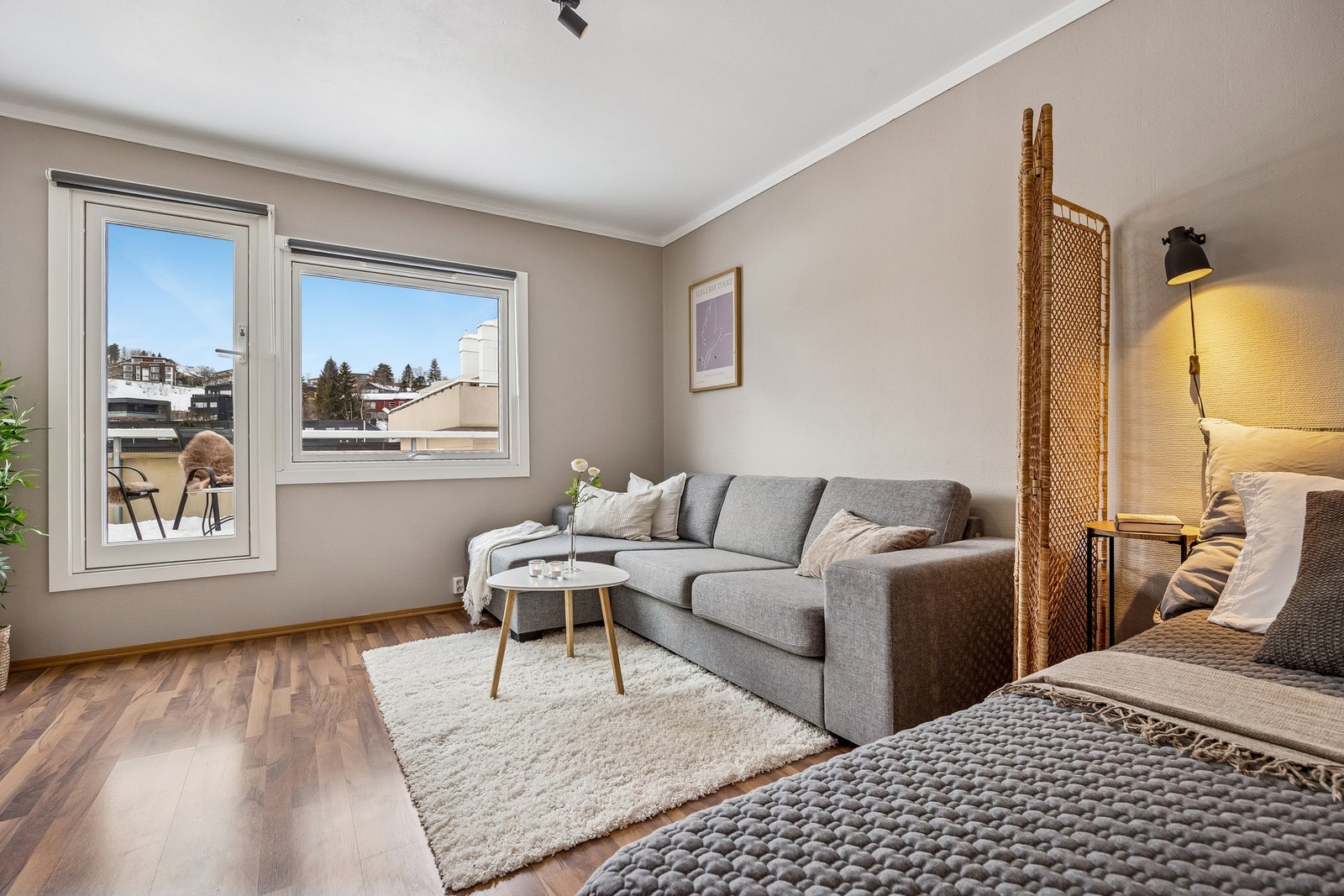 Fra stuen har du utgang til terrassen som måler hele 45 kvm! Galleribilde