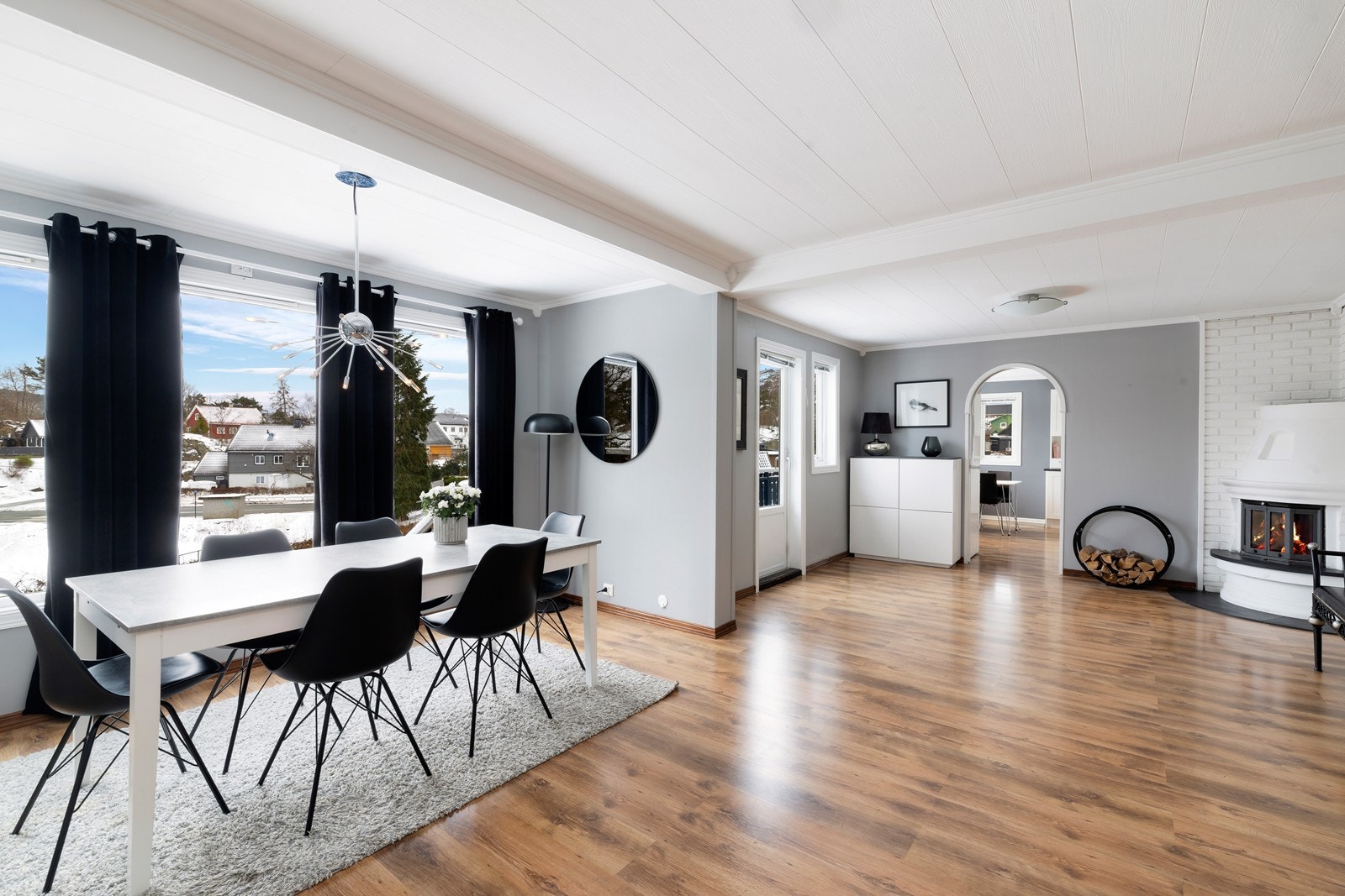 Peis og varmepumpe i etasjen. Galleribilde