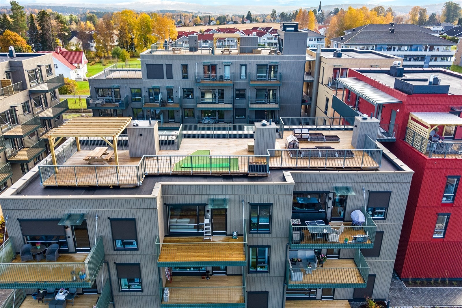 Sameiet har to flotte takterrasser, her kan sommeren nytes sammen med venner og familie! Galleribilde