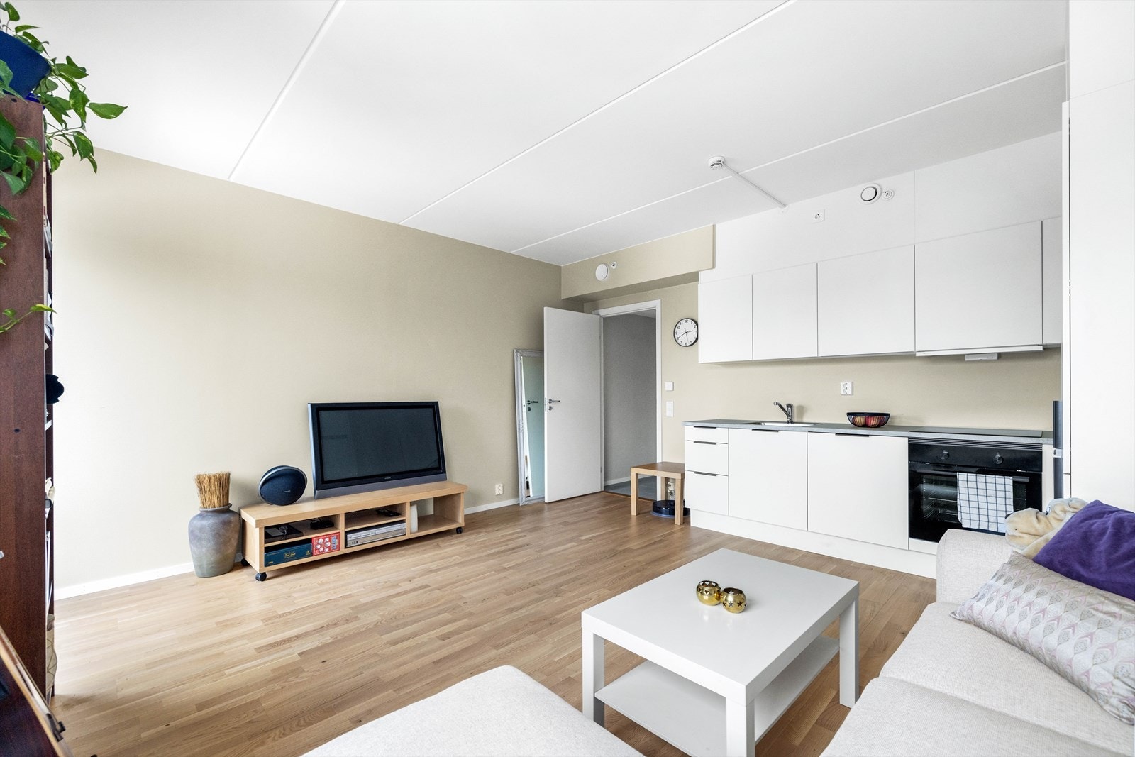 Moderne kjøkken fra HTH med integrerte hvitevarer. Galleribilde