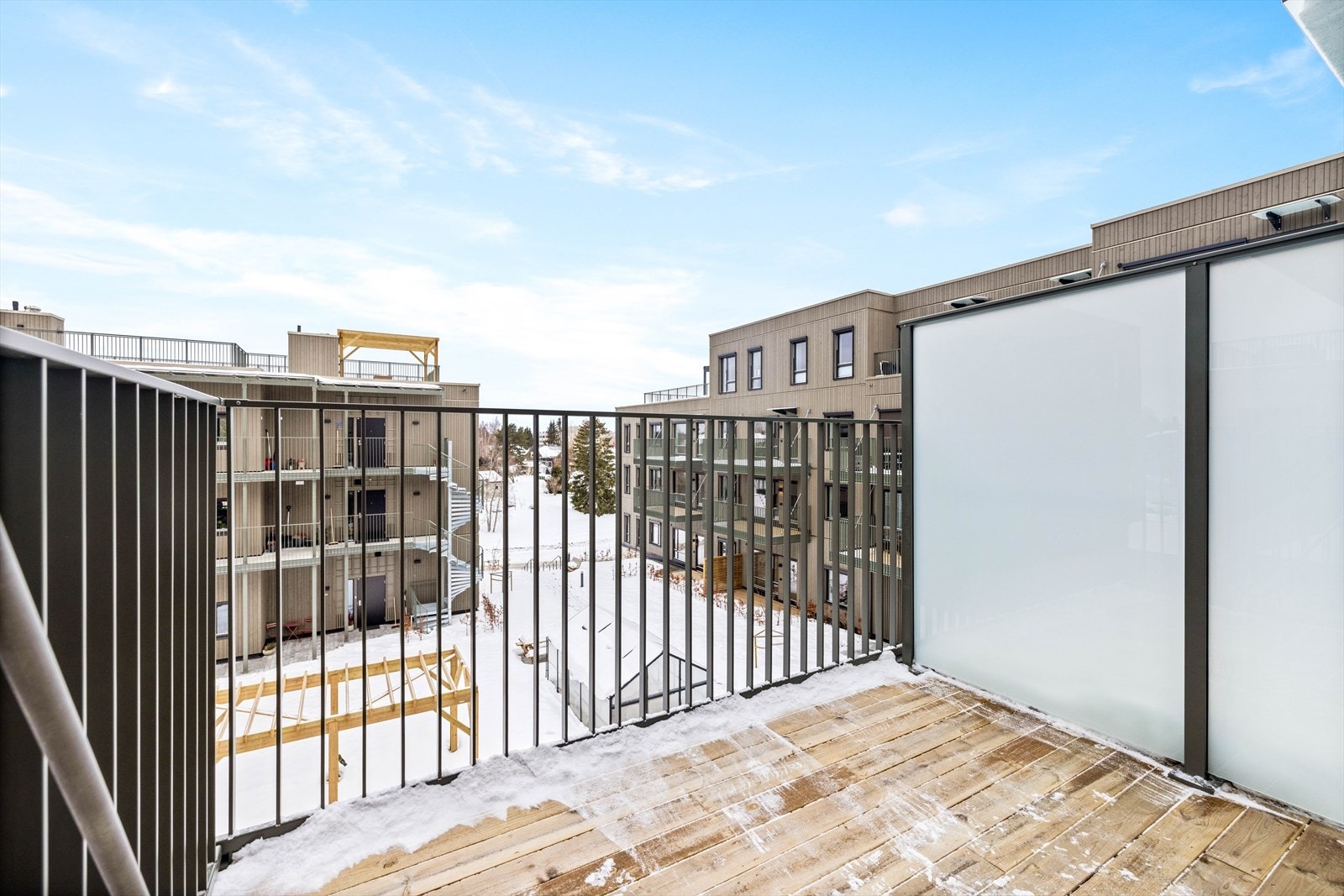 Leiligheten som selges her ligger i 3. etasje med flott balkong på ca. 6 kvm. Galleribilde