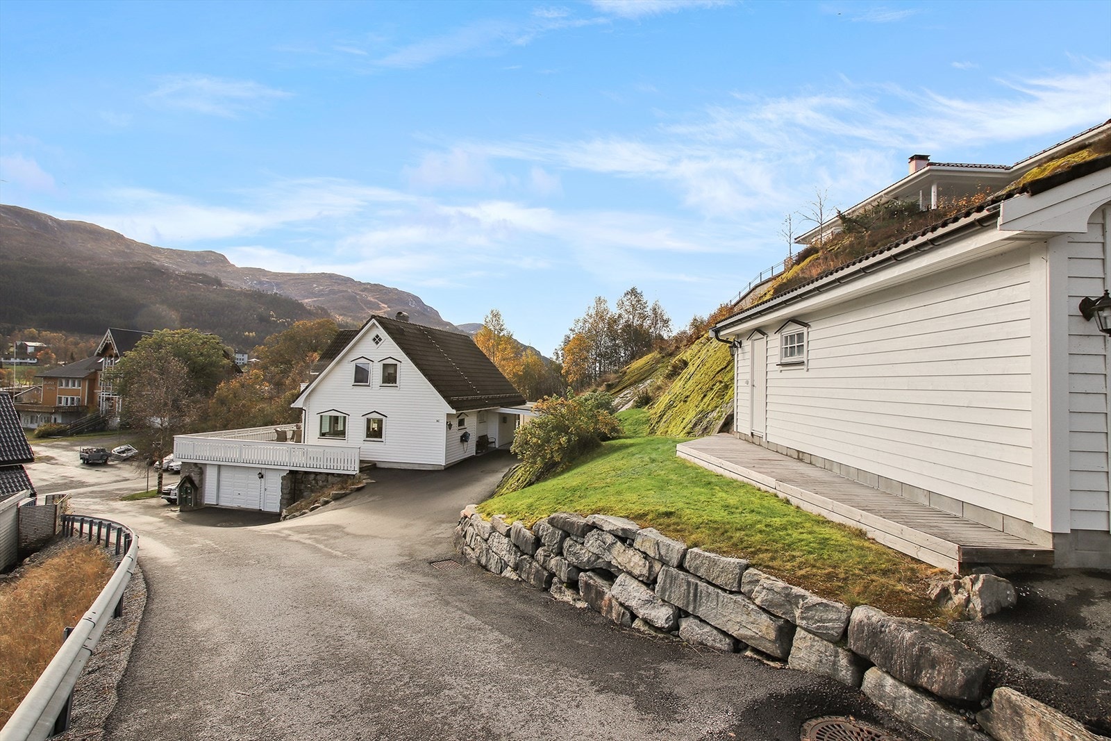garasjen ble oppført i 2017 og har høyde og lengde beregnet for lagring av bobil/campingvogn. Galleribilde