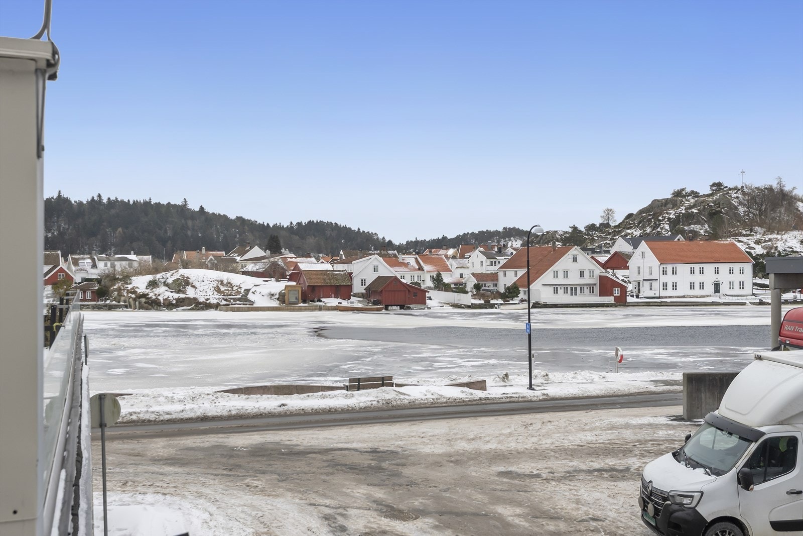 Leiligheten har en svært sentral beliggenhet med gåavstand til det meste av praktiske fasiliteter Galleribilde