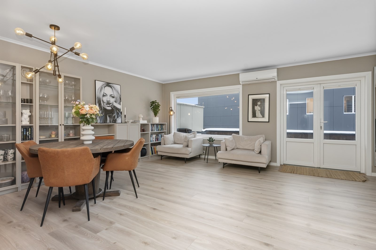 Her er det også gode muligheter for å møblere med større bord for anledninger Galleribilde