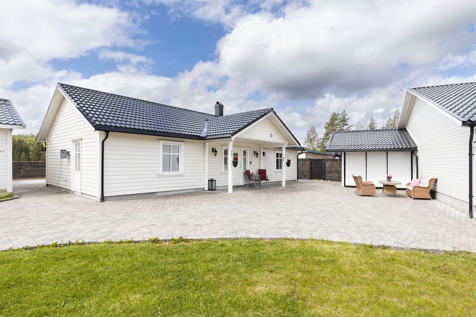 Meget innbydende eiendom med bolig fra 2010 Galleribilde