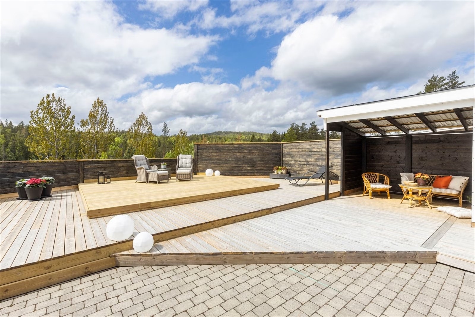 Meget usjenerte uteplasser Galleribilde