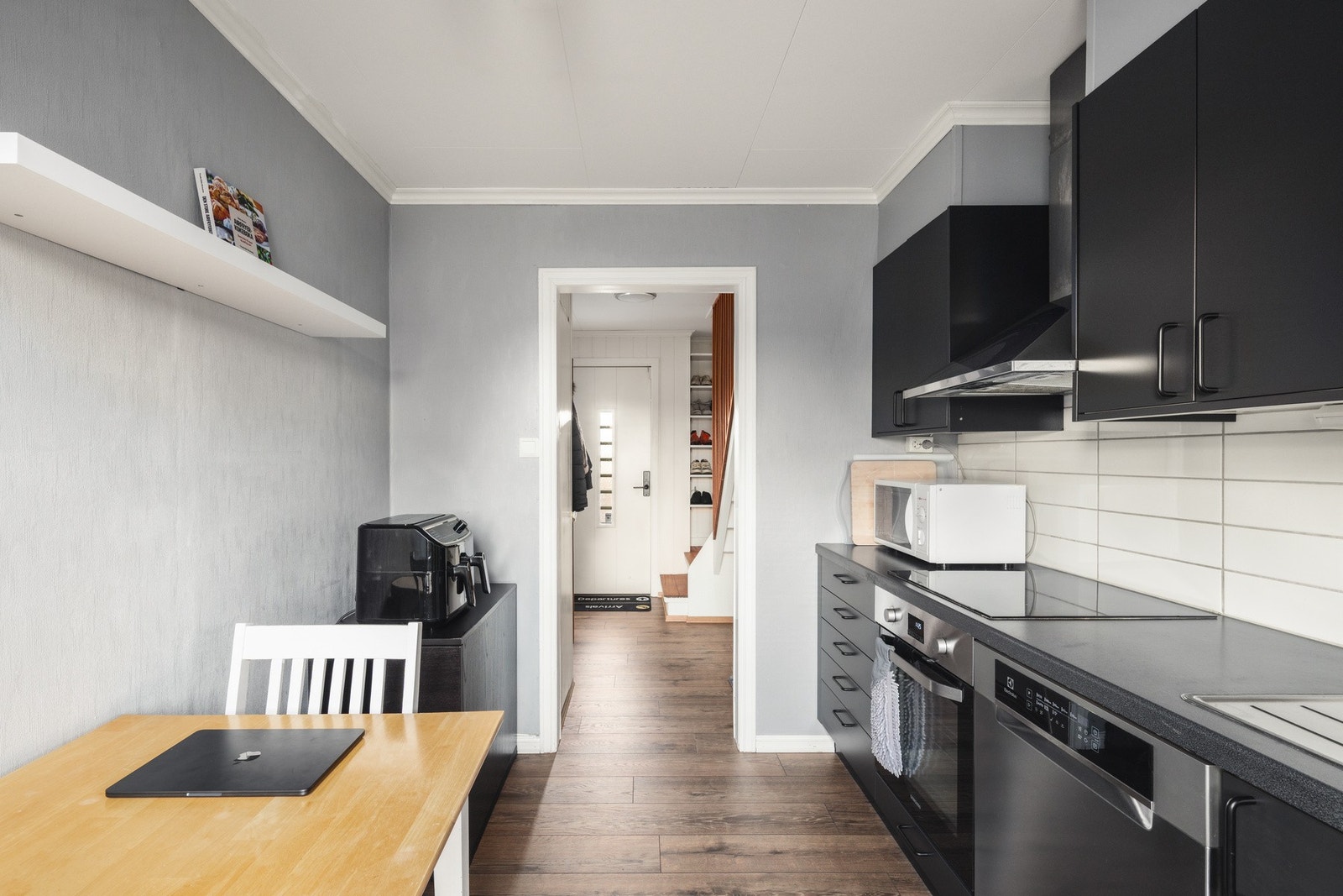 Kjøkken med spiseplass Galleribilde