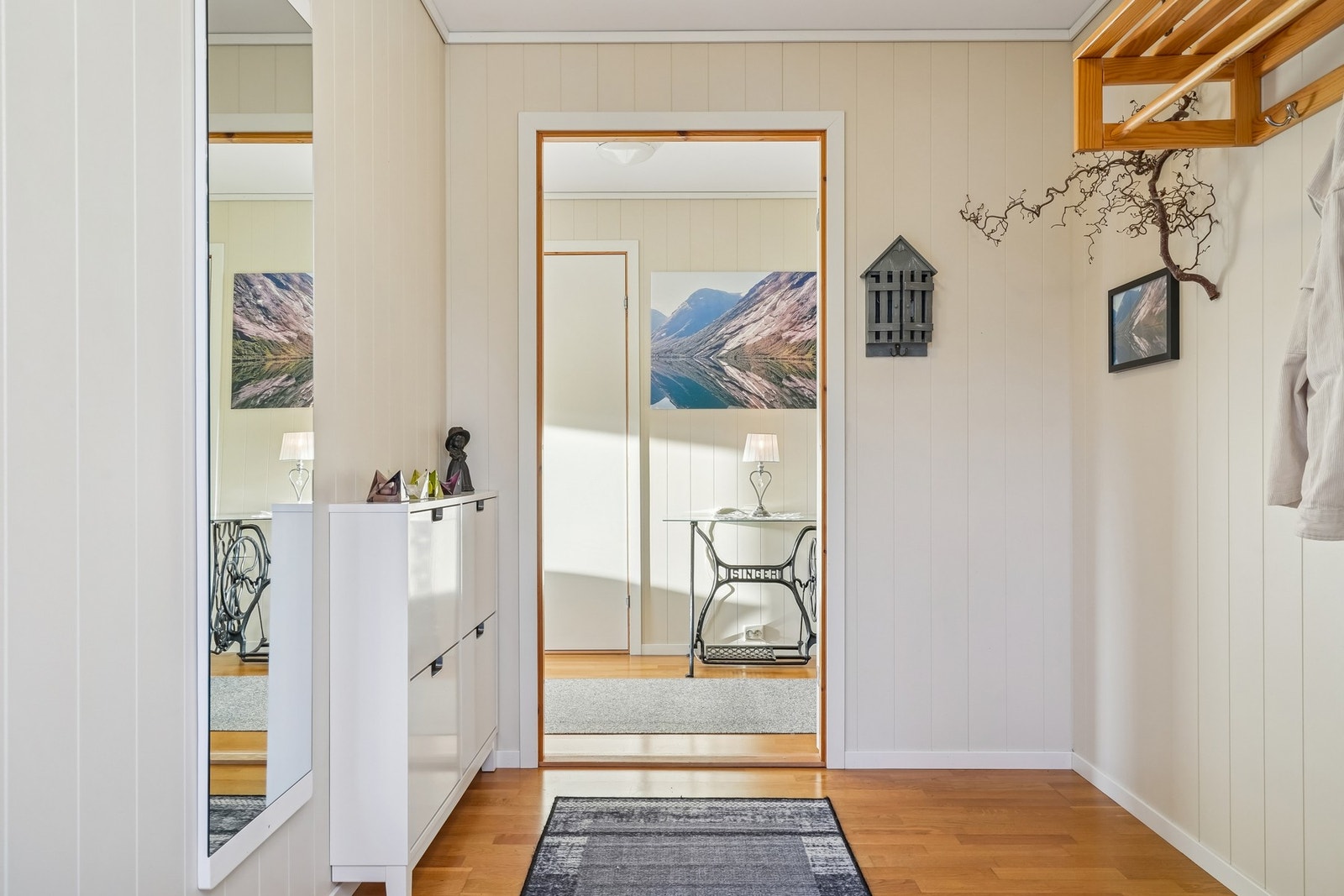 Romslig entre Galleribilde