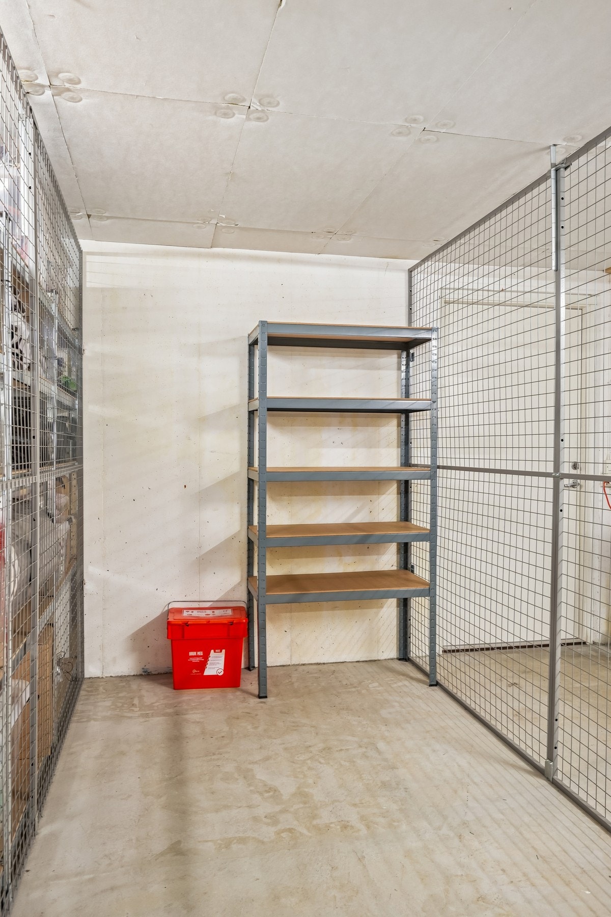 Leiligheten har egen bod i underetasje. Bildet viser en annen seksjons bod Galleribilde