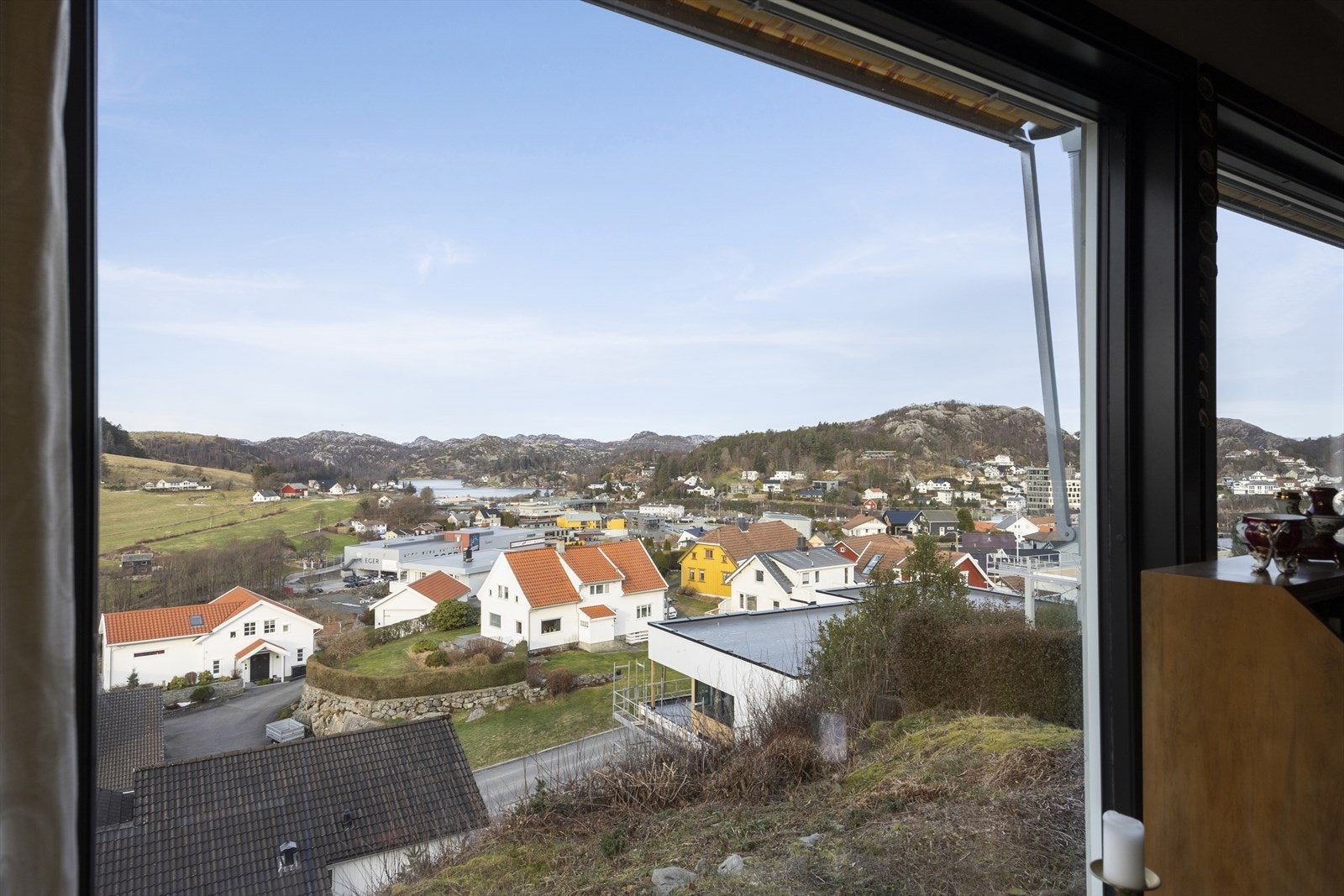 Utsikt over Hafsøy, Eie og Lagård. Galleribilde