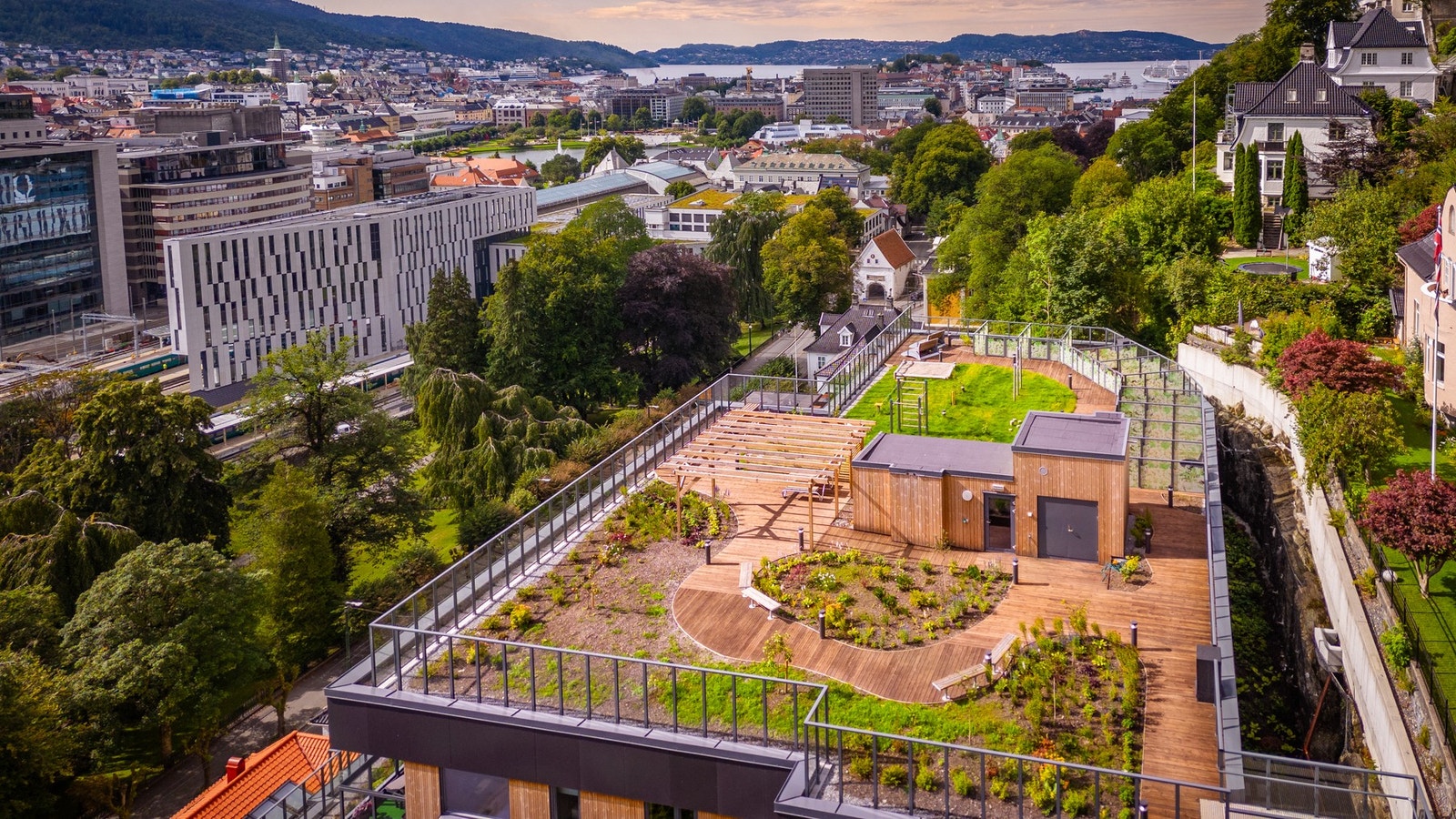 - Byens beste utsikt? Denne kan nytes fra 500 m2 felles takterrasse på plan 11 i sameiet Villa Amtmann - Galleribilde