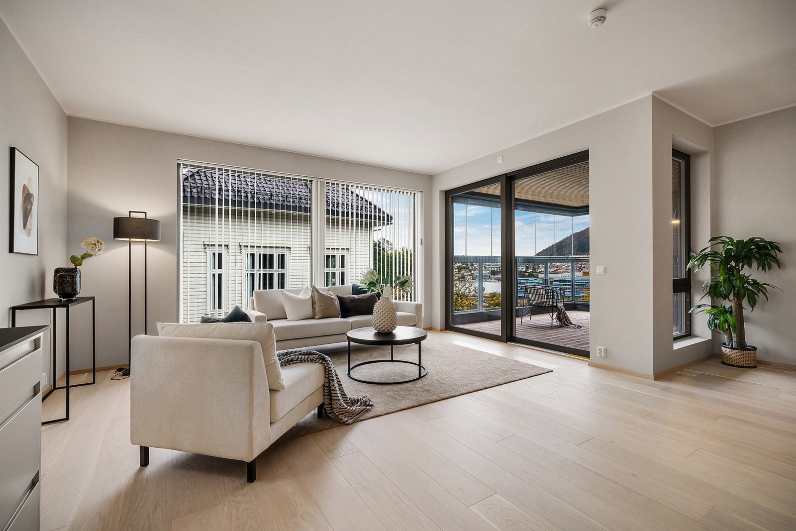 - PrivatMegleren Nyeboliger v/ Ximena Andrea Sagenes har gleden av å presentere Kalfarveien 20D - (Merk at bildene er fra en tilsvarende bolig, fargevalg og standard kan dermed avvike) Galleribilde