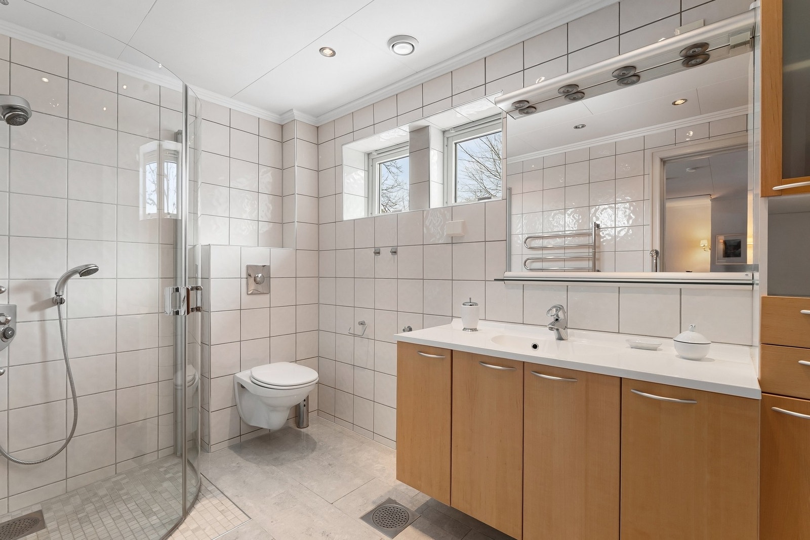 Delikat, flislagt bad fra 2004. Galleribilde