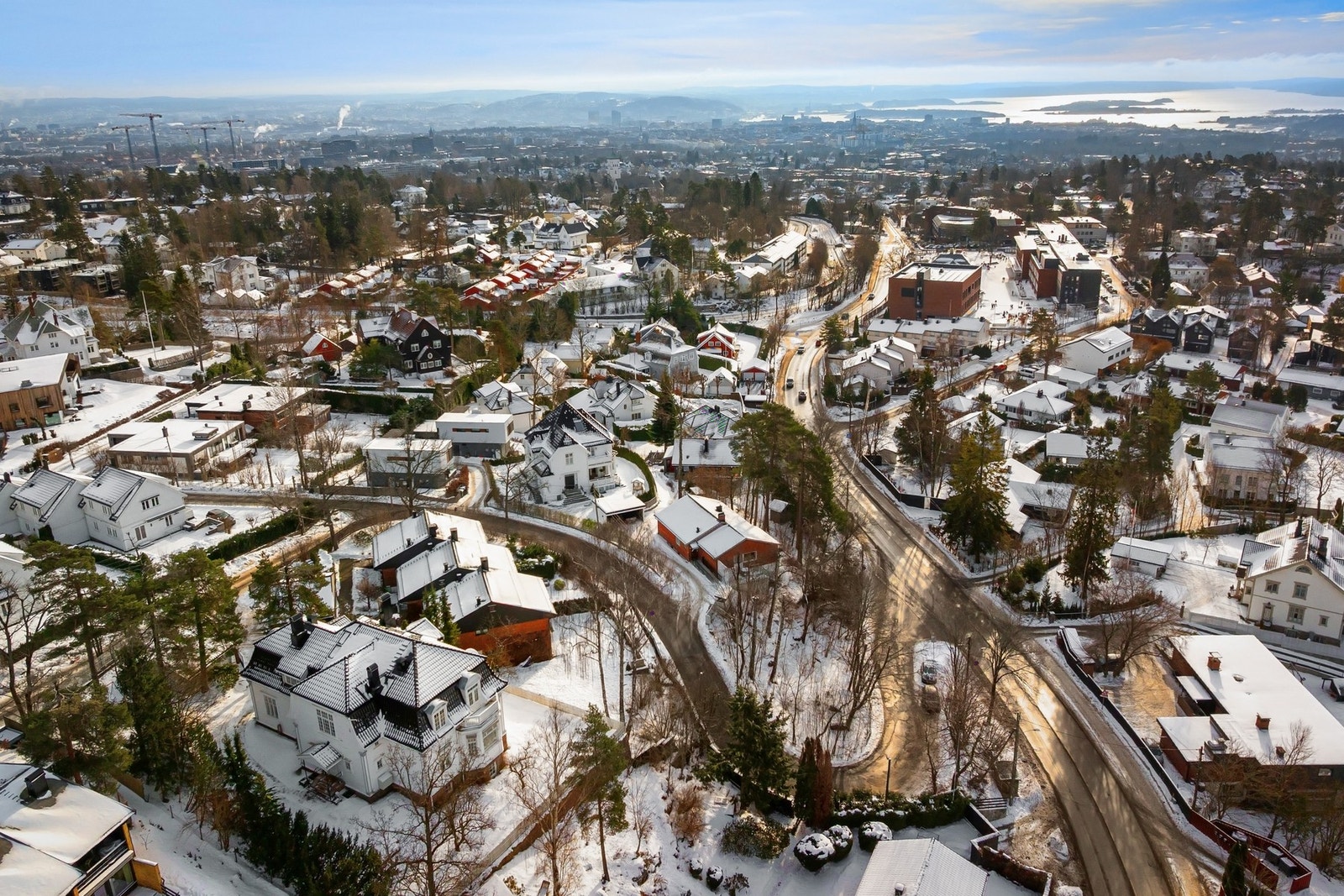 Området gir rask tilgang til Marka via Vettakollen, med badevann og et omfattende løypenett for ski, sykkel og turer året rundt. Galleribilde