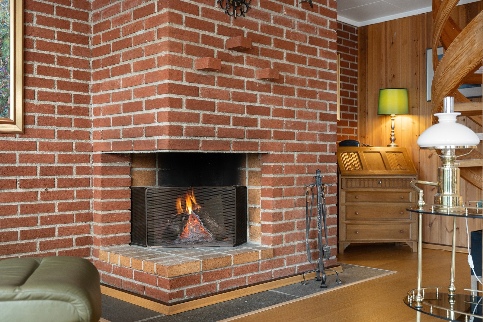 Nydelig peis i rød tegl. Galleribilde