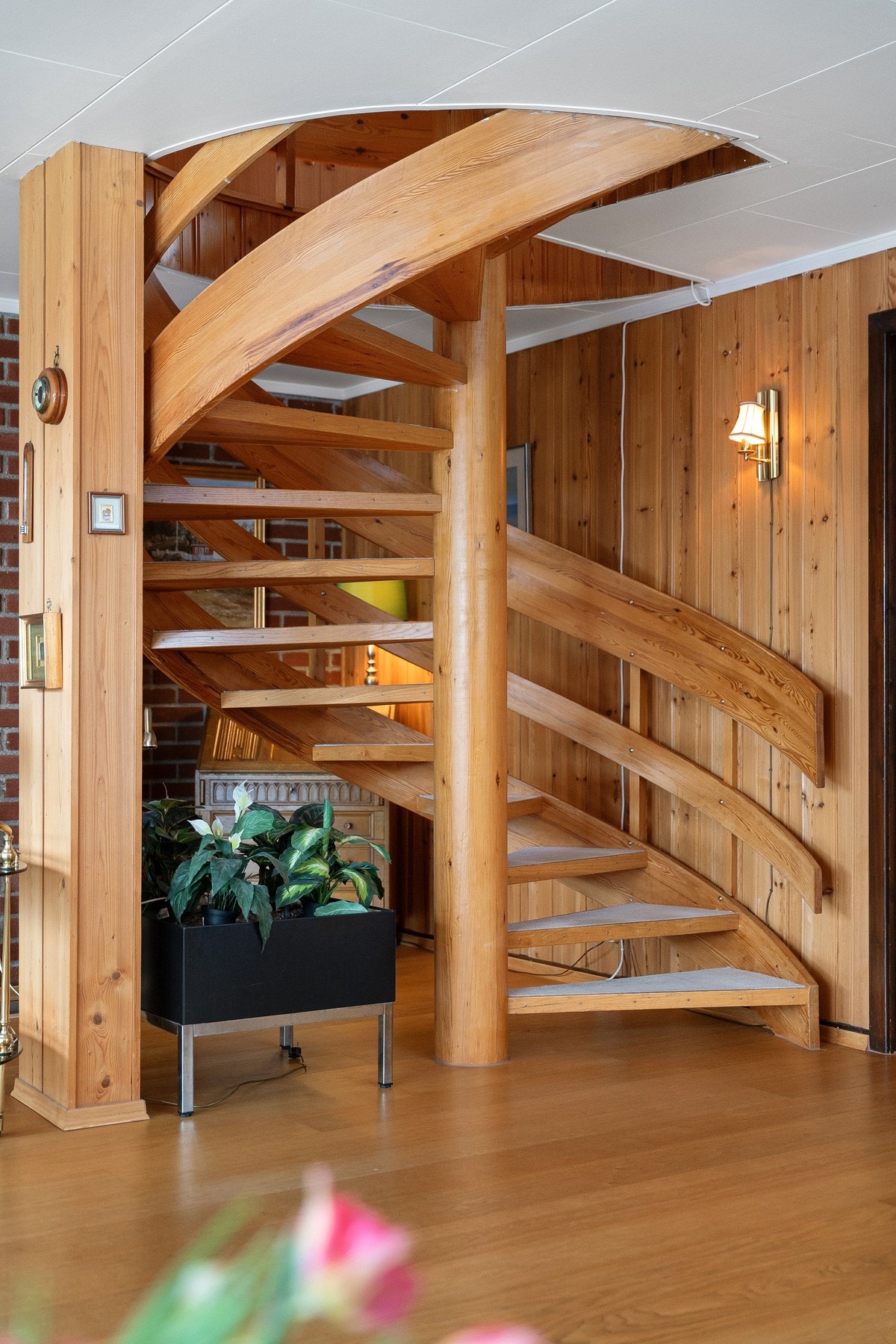 Enstavs eikeparkett i underetasjen. Galleribilde