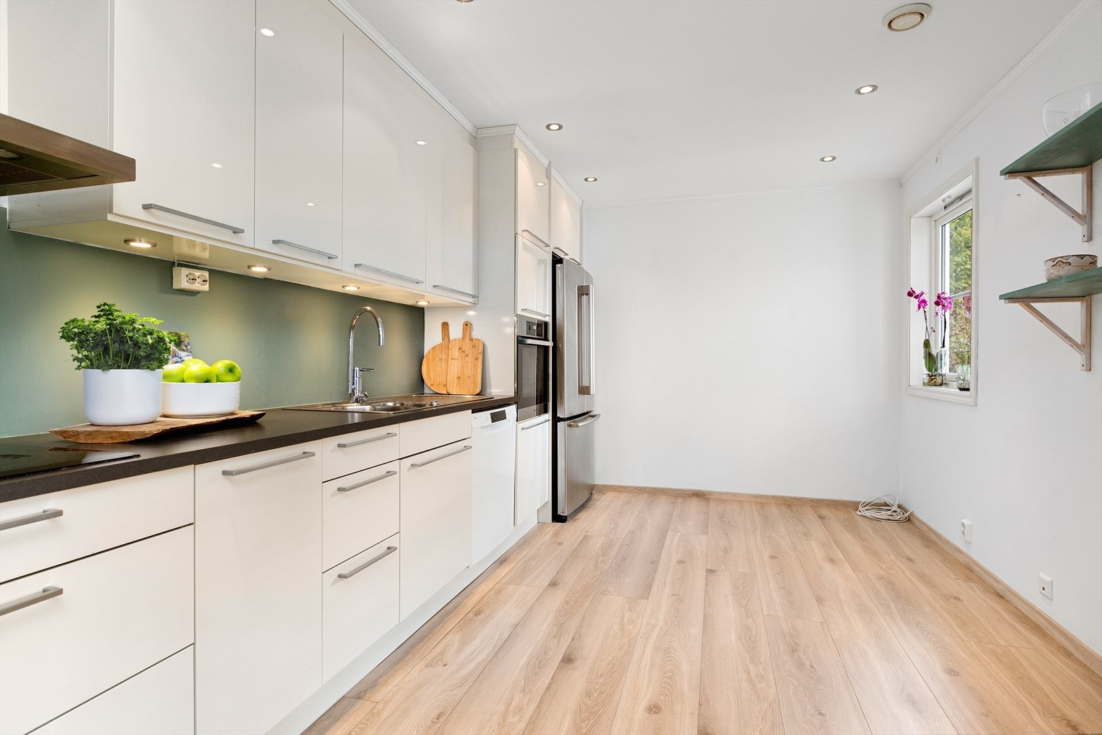 Lyst og trivelig kjøkken! Galleribilde