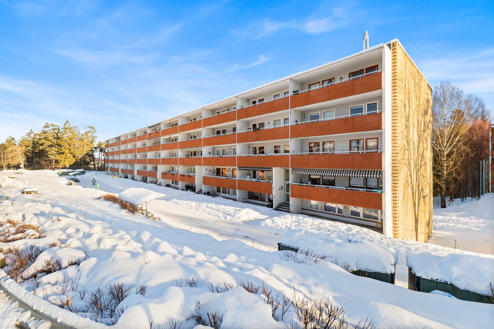 Leiligheten ligger i byggets 4. etasje og har en luftig og åpen atmosfære. Galleribilde