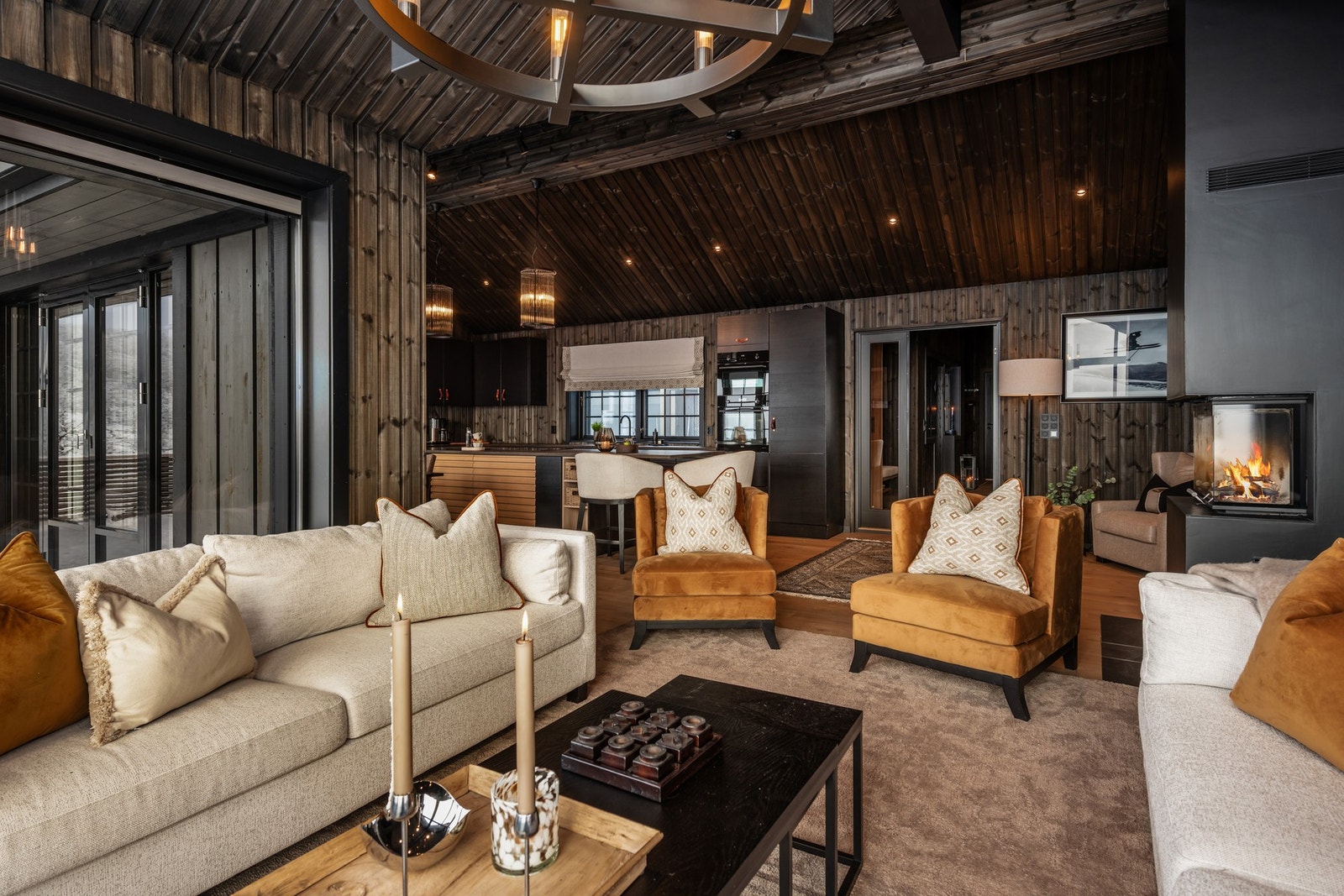 Solid håndverk, varme naturmaterialer og rom for å være sammen Galleribilde