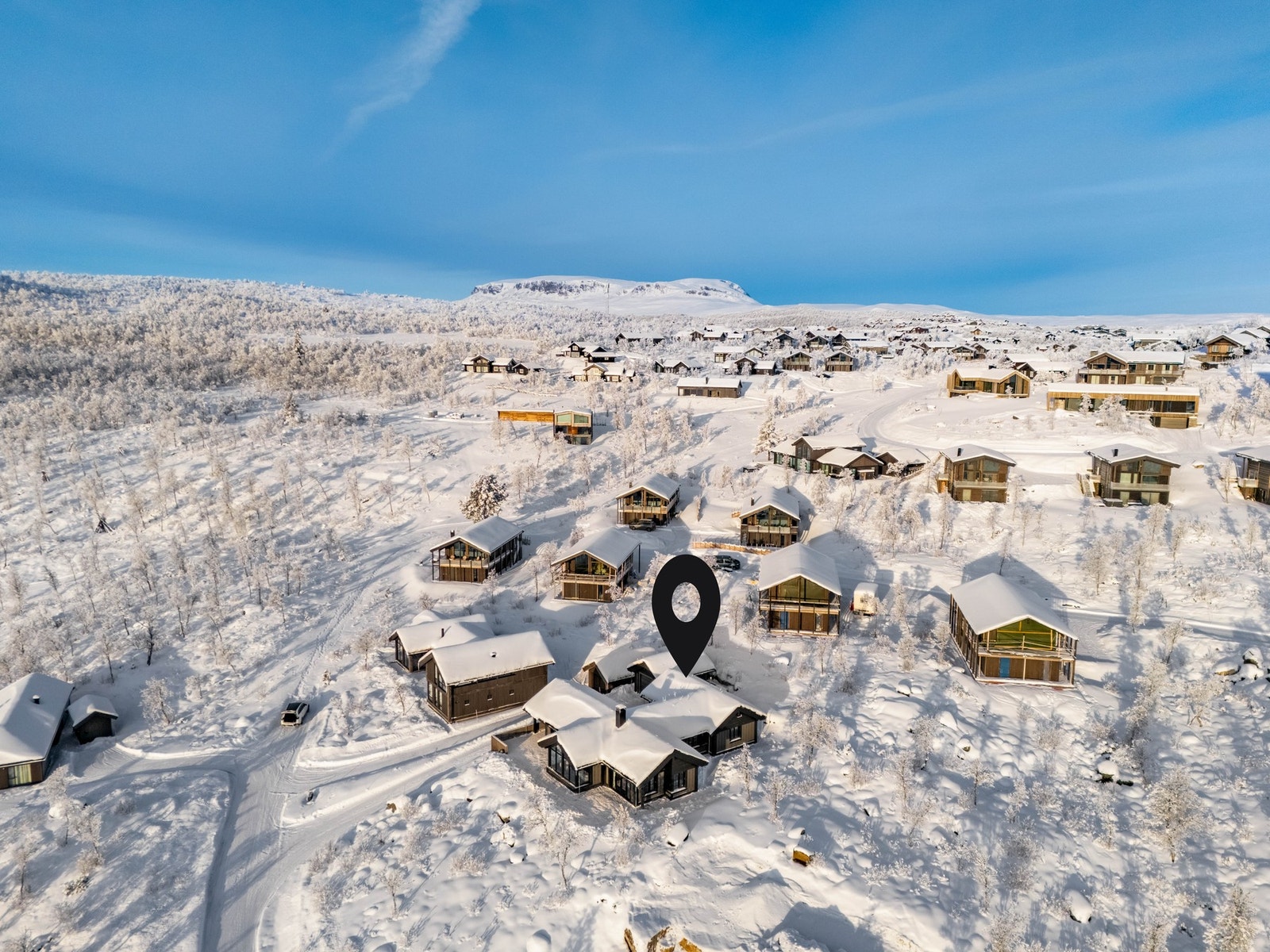 Hytten har nydelig beliggenhet på Kikut Sør. Her med majestetiske Hallingskarvet i bakgrunnen Galleribilde