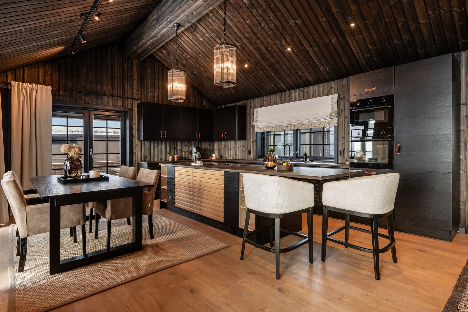 Åpen og sosial planløsning - et naturlig samlingspunkt for familie og venner. Galleribilde