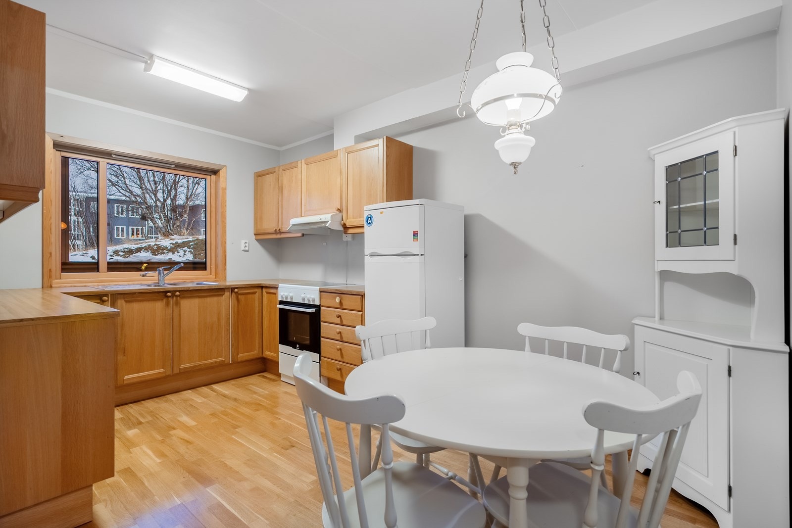 God plass for spisegruppe på kjøkkenet. Galleribilde