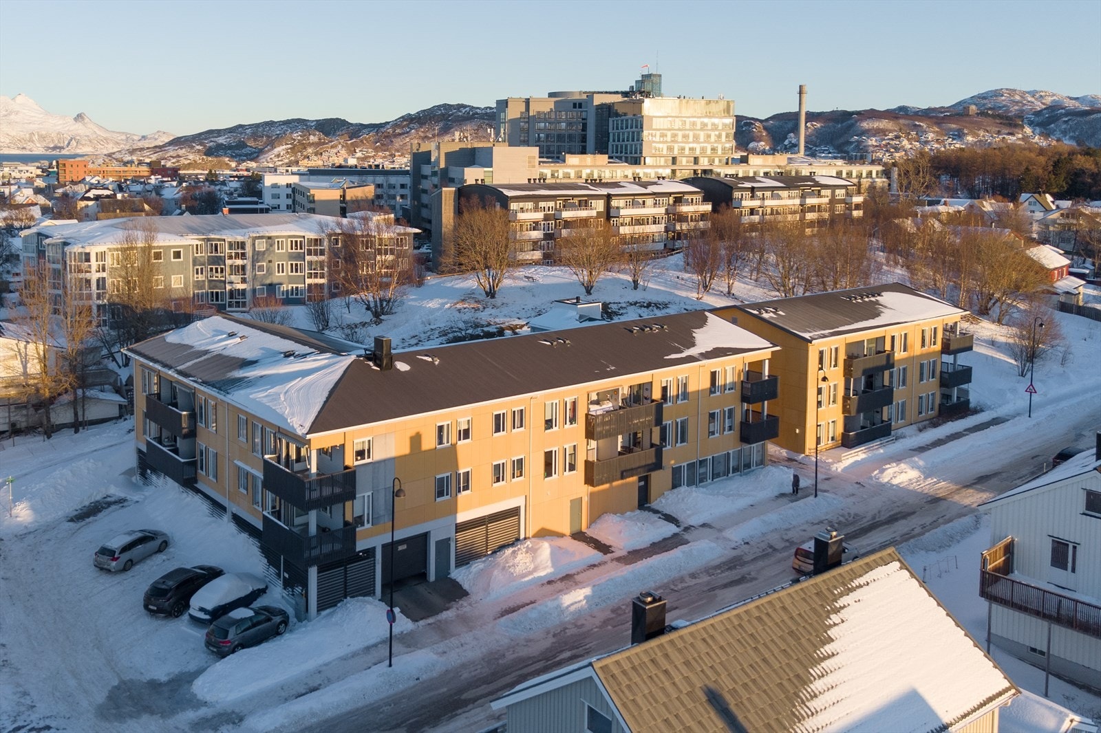 I bakkant av blokka ser man Nordlandsykehuset. Galleribilde