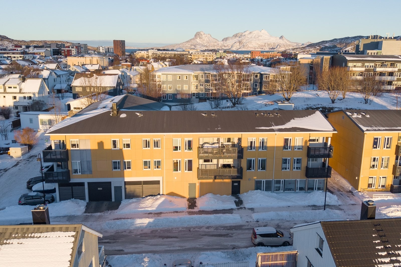 Solsiden borettslag ligger sentralt til i Østbyen med lett gangavstand til det meste. Galleribilde