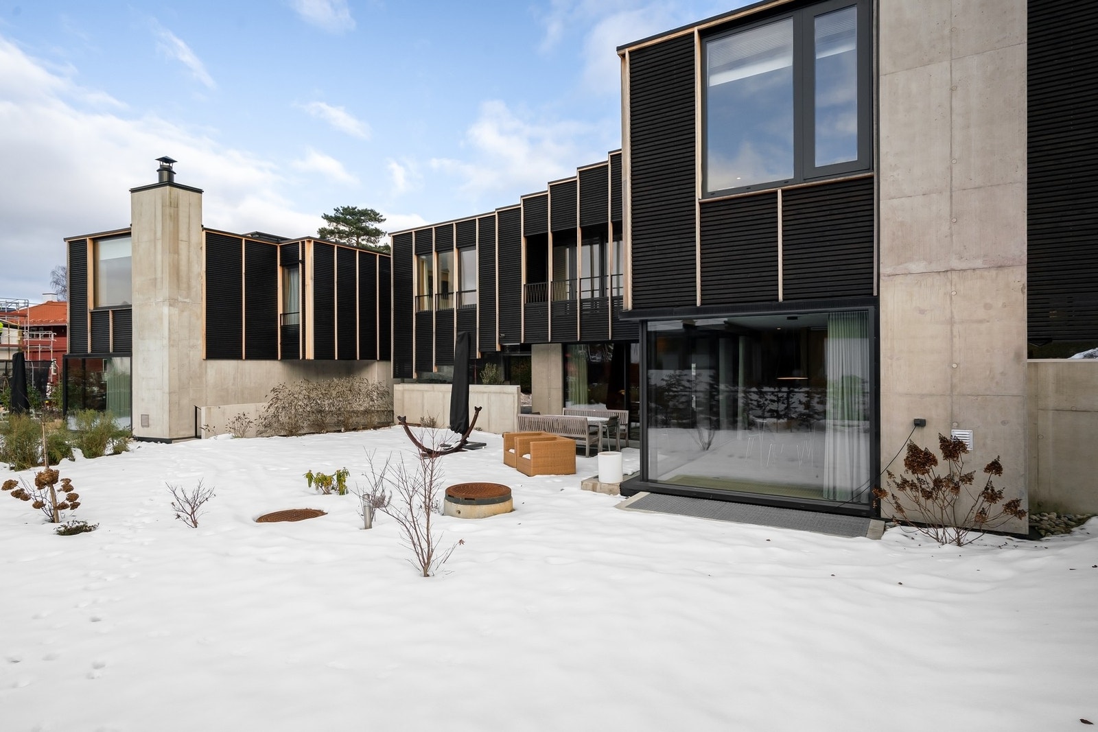 Boligen har en høy standard med meget god håndverksmessig utførelse og boligen fremstår som tilnærmet ny (2023) Galleribilde