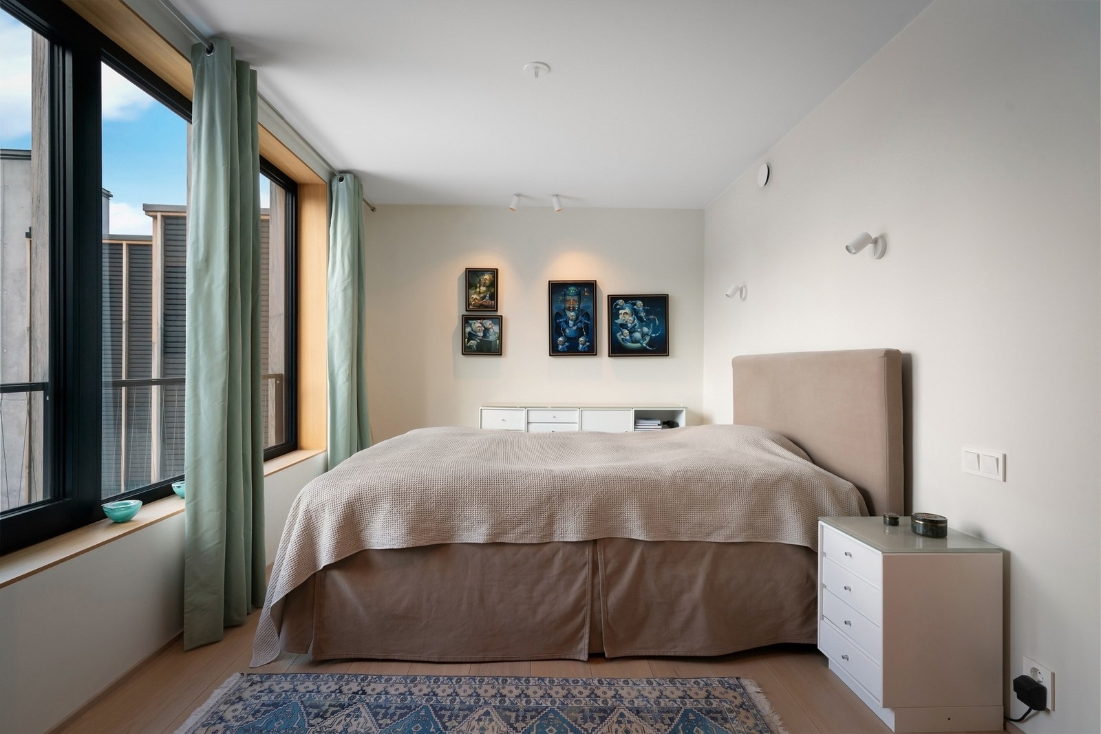 Hovedsoverom med eget walk-in closet og bad Galleribilde