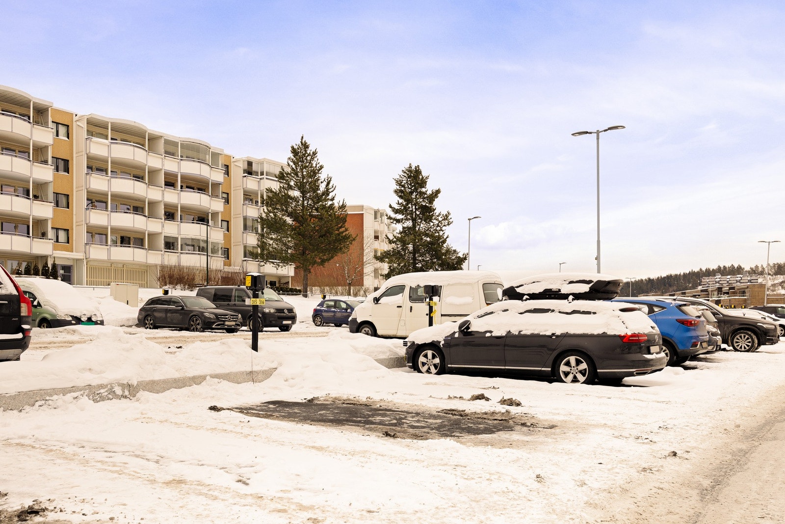 Denne boligen disponerer per dags dato parkering på uteplass nr. 237. Galleribilde