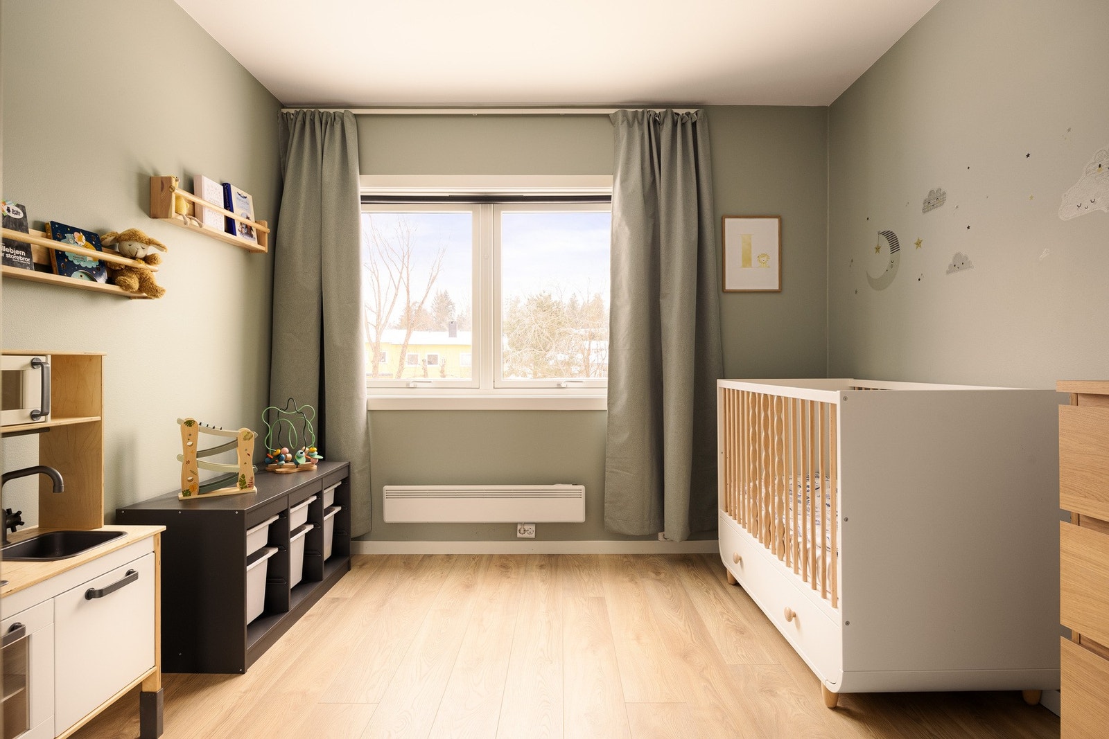 Her er det plass til både seng, skrivebord og oppbevaringsløsninger, alt etter ønske og behov. Galleribilde