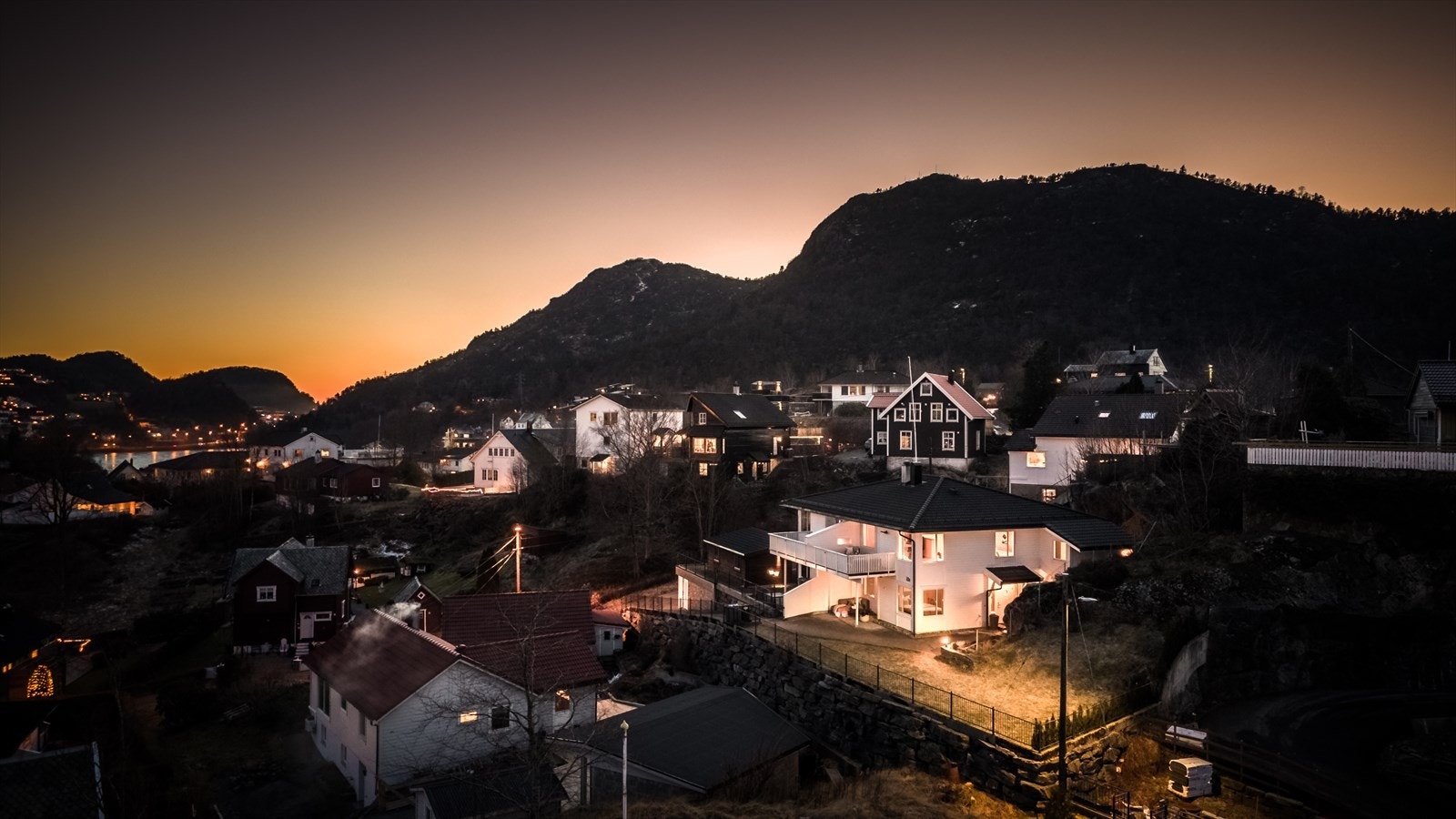 Gode aktivitetsmuligheter for både store og små, med Lyngbø Idrettspark, Mova treningssenter og Laksevåg idrettshall like i nærheten. Galleribilde
