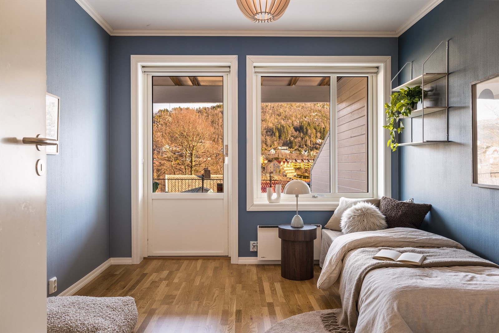 Boligens tredje soverom er på 10,3 m², og har plass til seng, nattbord og kommode. Galleribilde