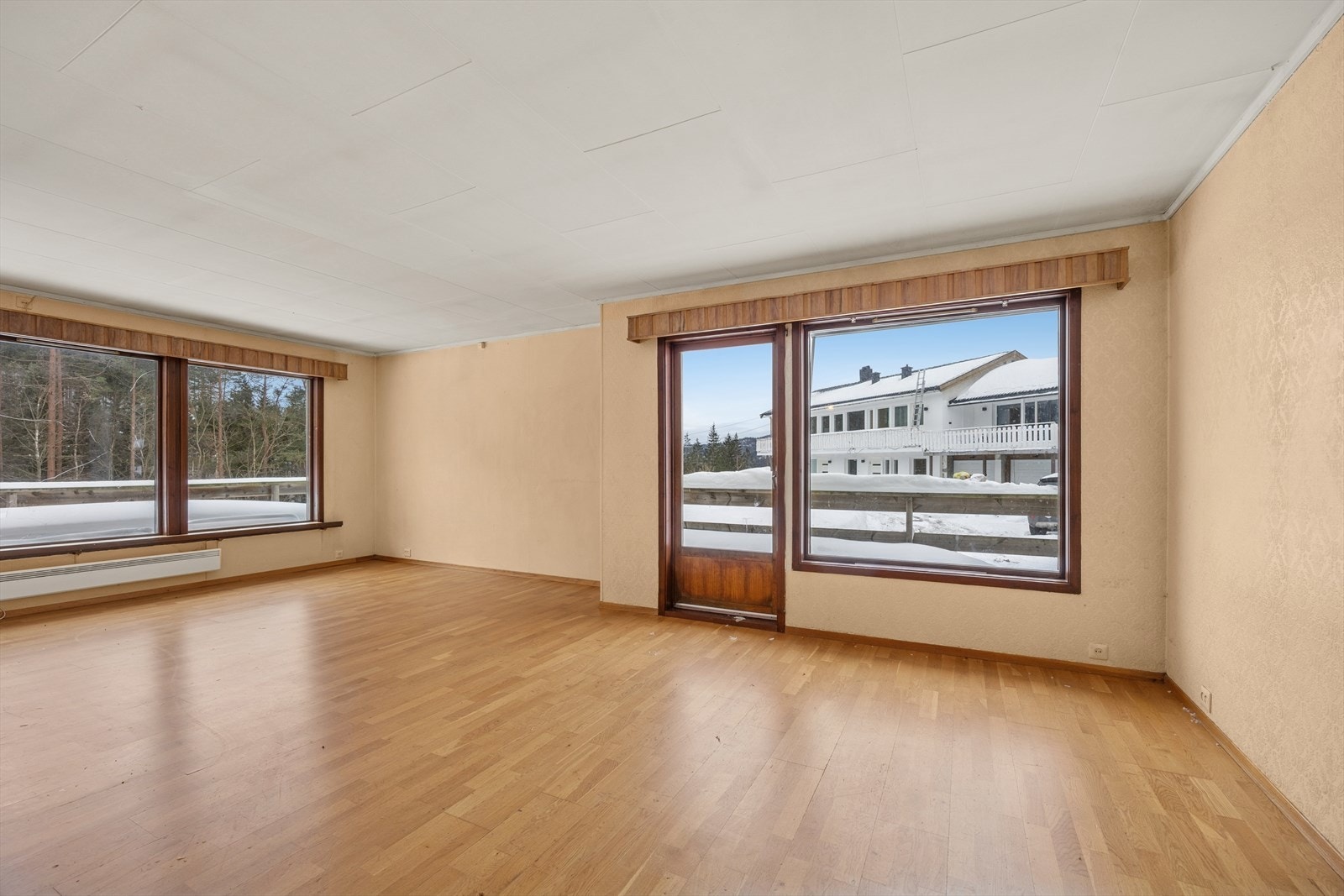 Stue med utgang til balkong. Galleribilde