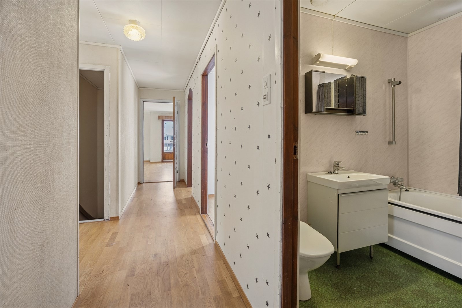 Gang 1. etg. med trapp til u. etg. Galleribilde