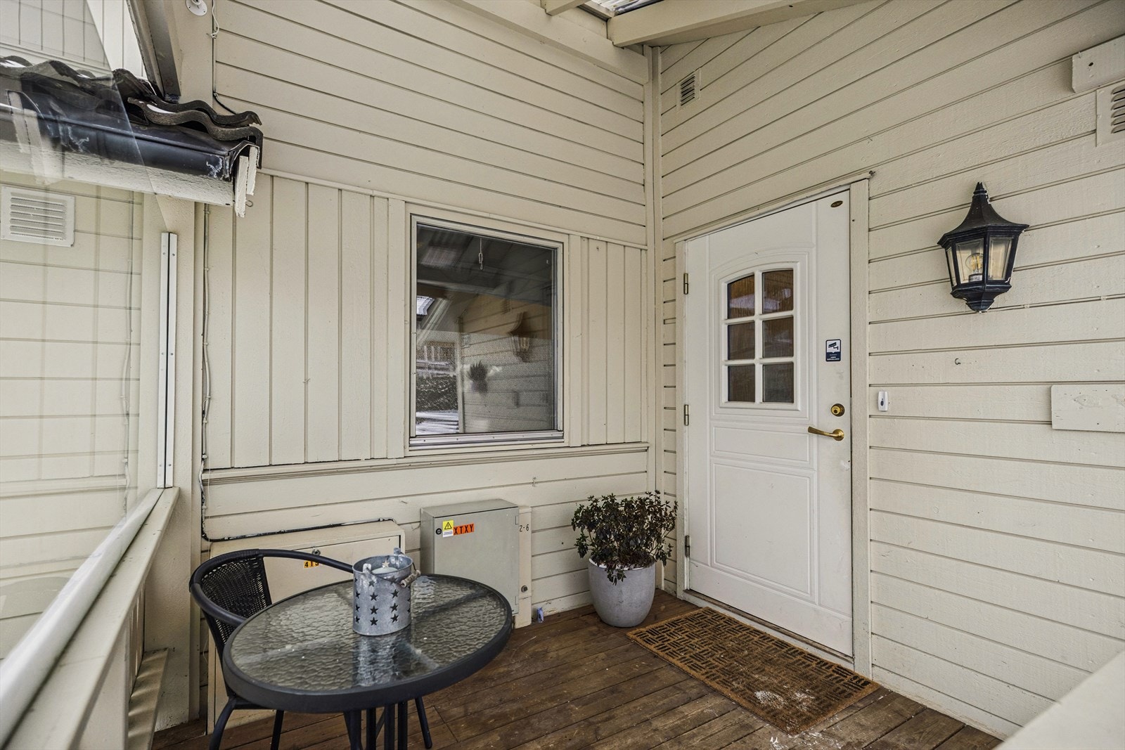 Fint, overbygget inngangsparti på ca. 5,5 kvm Galleribilde